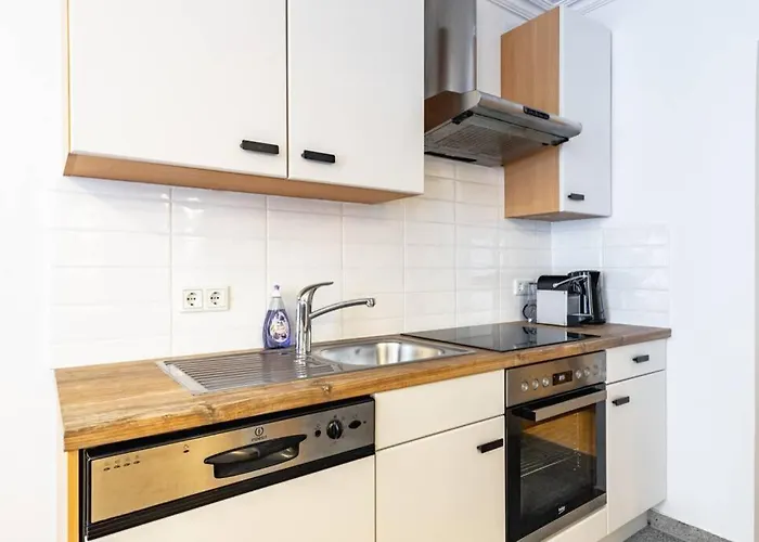 Chic One-bedroom With King-size Bed, Nestled In Vienna's Vibrant Heart דירה וינה