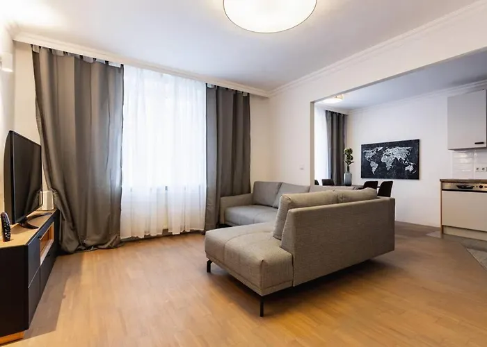Chic One-bedroom With King-size Bed, Nestled In Vienna's Vibrant Heart דירה *