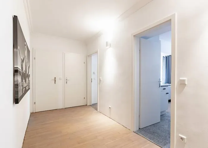 Chic One-bedroom With King-size Bed, Nestled In Vienna's Vibrant Heart דירה